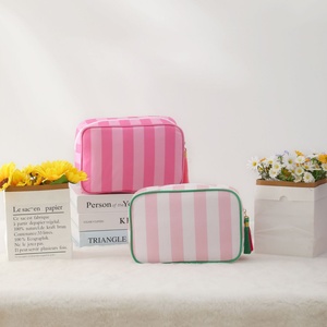 Bolsa de Maquillaje Impermeable de Lona a Rayas, Bolsa de Cosméticos de Alta Calidad con Diseño Personalizado para Mujer, Bolsa con Cremallera y Logotipo Bordado - Product Image 2