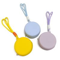 Vente en gros d'étuis de rangement pour sucettes en silicone personnalisés avec des personnages de dessins animés pour sac à couches, sans BPA, étui souple pour sucettes