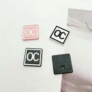 จี้โลหะดีไซน์เนอร์แบรนด์หรูแบบหลังแบน จี้โลหะผสมรูปตัว C สำหรับตกแต่งเคสโทรศัพท์มือถือ อุปกรณ์ตกแต่ง DIY - Product Image 1