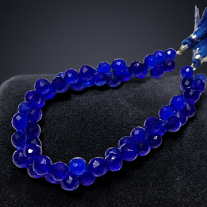 Collier de perles en cristal bleu facetté, style religieux, pierres bleues rondes polies, bijoux de la marque Rozrincrystals.com du Gujarat - Product Image 5