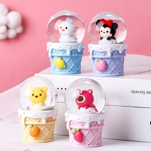 Ever Bright 2025 vente en gros résine dessin animé lapin fraise ours Animal neige boule de cristal boîte à musique objets décoratifs - Product Image 2
