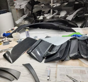 Moules en fibre de carbone personnalisés Welltop pour la modification automobile, coque de protection de châssis en forme de coquille et pièces en carbone humide - Product Image 4