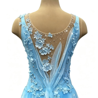 Robe de patinage artistique 3D à motif floral dégradé bleu clair et blanc, sans manches, dos ouvert en maille, costume de danse sur glace pour adultes et enfants