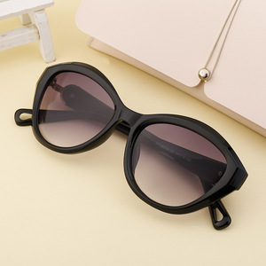 Lunettes de soleil œil de chat de style européen et américain pour femmes, protection UV400, classe 2, monture noire, verres PC FY-99230 - Product Image 5