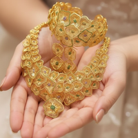 Ensemble de bijoux Z H Jewelry 4 pièces en cuivre plaqué or 24 carats avec zircon, cadeau de mariage et de fiançailles pour femmes : collier, boucles d'oreilles, bague, bracelet