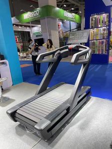 Machine de course incurvée Woodway commerciale Alpha Runner MND Fitness équipement de gymnastique tapis roulant sur chenilles à vendre - Product Image 3