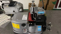 QK-2502 machine à coudre surjeteuse à bord de tapis Offre Spéciale 2 fils prix