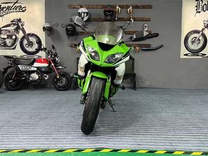 Motocicleta <span class=keywords><strong>Kawasaki</strong></span> Ninja ZX6R 636cc con Motor Refrigerado por Agua, 129HP, Supersport, con Electrónica Avanzada para Pilotos Experimentados, Motocicletas Usadas - Product Image 3