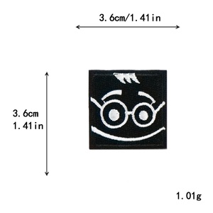 Patch de Tecido Bordado Criativo com Expressão Engraçada em Formato Quadrado Preto para Roupas, Chapéus e Mochilas - Product Image 4