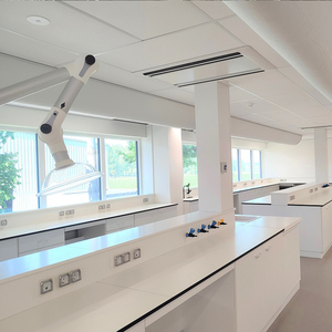Tables de laboratoire en acier inoxydable en forme de I avec étagère et évier pour laboratoires chimiques, écoles et hôpitaux - Product Image 4