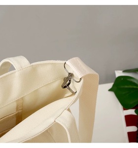 Túi Tote Vải Bố Tùy Chỉnh Bán Chạy Nhất Có Túi Túi Vải Bố Thời Trang Túi Đeo Chéo Vải Bố In Logo Theo Yêu Cầu - Product Image 4
