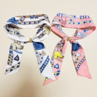 Collar de Pañuelo de Seda W4Y con Cuentas Acrílicas Doradas, Joyería de Pañuelo de Satén con Múltiples Diseños Decorativos para Uso Diario, Decoración de Bolsos, Regalos