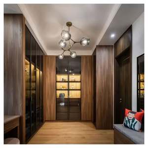 Armario Moderno con Puertas y Estantes de Vidrio, Diseño de Última Generación, Armario de Exhibición de Ropa de Lujo Personalizado - Product Image 1