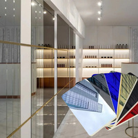 Panneaux muraux modernes en bambou et aluminium avec finition miroir pour la décoration intérieure de villas, d'hôtels et d'espaces commerciaux