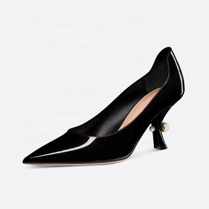 Zapatos de tacón alto con correa trasera y perlas para mujer, sandalias de vestir con punta, de charol brillante, talla grande 45, ajuste ancho - Product Image 4