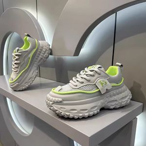 Zapatillas deportivas casuales de invierno para mujer, con suela gruesa antideslizante y aumento de altura interior, estilo chunky. - Product Image 1