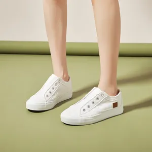 حذاء نسائي كلاسيكي مصنوع من القماش الكتاني الأبيض المطاطي دون أربطة سهل الارتداء بشعار مخصص للبيع بالجملة من المُصنع KH OEM