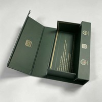 Boîte cadeau pliable en carton rigide mat vert de luxe avec fermeture magnétique