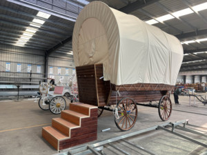Venta Directa de Fábrica de Tiendas de Campaña Clásicas de Madera con Baterías de Litio / Autos Clásicos de Turismo Nuevos con Descuento - Product Image 6