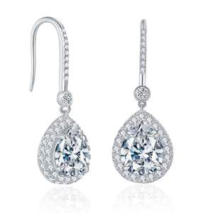 Boucles d'oreilles en argent en forme de poire avec moissanite VVS de la boutique de bijoux Rui Zun Fashion - Product Image 1