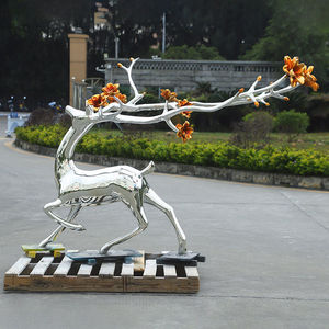 Scultura di Cervo Maschio e Femmina per Decorazione d'Interni, Grande Formato, in Resina Argentata Elettroplaccata e Dipinta a Mano - Product Image 5
