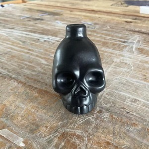 Sifflet en céramique noir mat fantaisie en forme de crâne pour les fêtes d'Halloween, le jeu et la décoration - Product Image 3