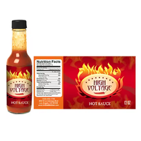 Étiquettes d'emballage alimentaire brillantes imperméables personnalisées pour bouteilles de sauce piquante imprimées en flexographie et autocollants pour bocaux de piment.