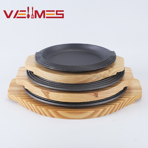 Piastra Rotonda in Ghisa Pretrattata Antiaderente per Bistecche, Vassoio di Servizio in Legno, Piatto da Griglia Multimisura per BBQ Coreano e Steakhouse - Product Image 1