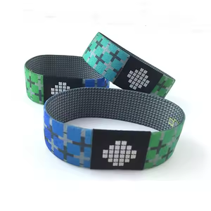 Bracelet en tissu promotionnel avec mini-étiquette tissée pour événements et activités marketing de marque - Product Image 1
