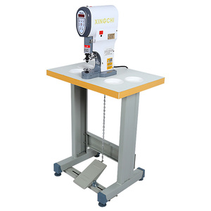 Machine à coudre industrielle haute vitesse XC-818 à entraînement direct, aiguille simple, nouvelle fixation de boutons-pression, cylindre de fixation pour vêtements - Product Image 1