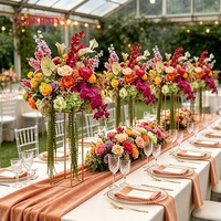 Décoration de centre de table de mariage tropicale florale sur pied doré, style bohème, multicolore et vibrante, personnalisable, 40cm, 50cm, 60cm, 70cm, collection 2026
