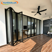 Porte pliante en aluminium pour projets commerciaux, stable et conçue pour une utilisation continue à long terme, idéale pour la cloisonnement de salles de banquet