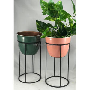 Soporte de hierro para macetas QAMAR OVERSEAS con orificio de drenaje, acabado con recubrimiento en polvo, diseño de estilo americano para uso en interiores/exteriores - Product Image 2