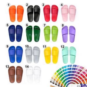 Zapatos de marca con diseño de diapositivas con logotipo personalizado, chanclas personalizadas para hombre, zapatillas con logotipo, zapatillas de hotel personalizadas de PVC de fábrica OEM - Product Image 3