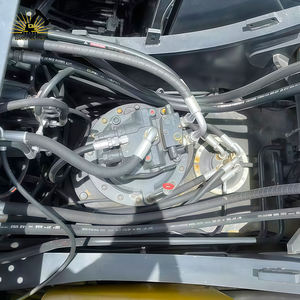 Excavadora Volvo 240 Usada, Robusta y Potente, de Tamaño Mediano, para Demolición y Limpieza de Terrenos en Zonas Industriales - Product Image 3