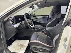 Lamando Lingdu L 280TSI DSG Spicy Edition 2023 Blanc, <span class=keywords><strong>Voiture</strong></span> d'occasion avec 40 000 kilomètres, Euro VI, 100-150 ch - Product Image 5