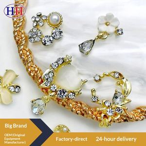 Ciondolo in Lega con Perla Luna, Gioiello Artistico con Pietra Occhio di Gatto, Nappa a Goccia d'Acqua, Decorazione per Unghie Made in China - Product Image 3