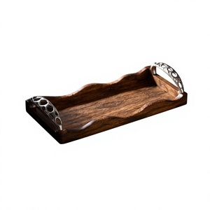Plateau de service rectangulaire en bois de manguier teinté noyer, plateau décoratif en bois avec poignées texturées argentées - Product Image 1