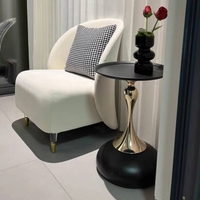 Petite table basse de style italien Tables d'appoint de canapé simples Table d'angle créative pour le salon de luxe