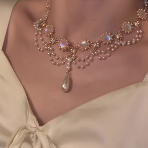 Collana da donna Nightingale Rose con perle di pietra di luna francese e catena in bambù, stile sportivo, Runaway Princess, squisita, di lusso leggero, ultra-lucida - Product Image 4