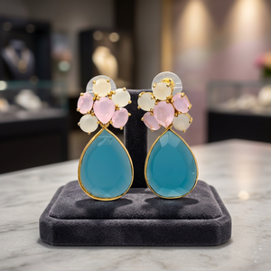 Boucles d'oreilles en forme de goutte d'eau plaquées or rose bleu et rose scintillant avec pierres en zircon, matériau en laiton, style ethnique pour enfants - Product Image 2