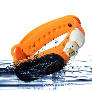 Reloj Infantil Creativo con Diseño de Personajes de Dibujos Animados como <span class=keywords><strong>Spiderman</strong></span>, Cerdito y Conejito, Reloj Deportivo para Estudiantes, Resistente al Agua, con Pantalla Táctil LED Digital - Product Image 4