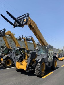 XC6-1056VN Telehandler 10000LB Capacity 56FT Reach Powerful Cummins Engine 4x4 Telescopic Forklift Construction Machine Ready - Product Image 6