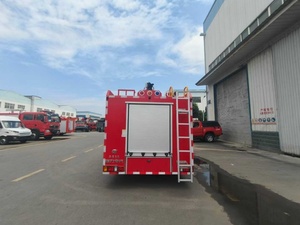 Camion de pompiers d'aéroport de 5 mètres cubes, camion de pompiers de 8 tonnes, camion de pompiers moyen, camion de pompiers avec réservoir d'eau neuf de 8000 L - Product Image 6