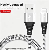 Kabel Pengisian Cepat 3 in 1 Nylon Braided 3.5A Arus Maksimum Indikator LED Kabel Multi USB Untuk iPhone Micro Type-C Ponsel Logo Kustom