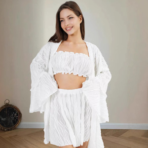 Set Pigiama da Donna con Top a Fascia e Pantaloncini, Completo Intimo Femminile in Maglia Plissettata Senza Spalline, Vestaglia da Notte in 3 Pezzi - Product Image 4