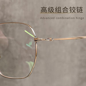 Montura de Gafas Danyang de Aro Completo 18004 Ultraligera de Titanio Puro para Mujer, Tamaño Mediano, Lentes de Plástico, Puente Nasal Estándar - Product Image 4