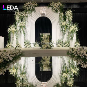 Arco de Acrílico Blanco de 8 pies para Decoración de Bodas LEDA, Fondo de Escenario para Bodas, Fondo de PVC para Eventos - Product Image 1