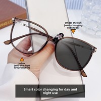 Nouvelles Lunettes Anti-Lumière Bleue Photochromiques à Monture Large Ultra-Légères pour Femmes avec Strass Brillants – Polyvalentes et Tendance
