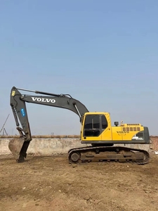 Excavatrice sur chenilles Volvo EC240BLC d'occasion, pelle de taille moyenne, moteur Volvo d'origine, bon état de fonctionnement, pour la construction - Product Image 1